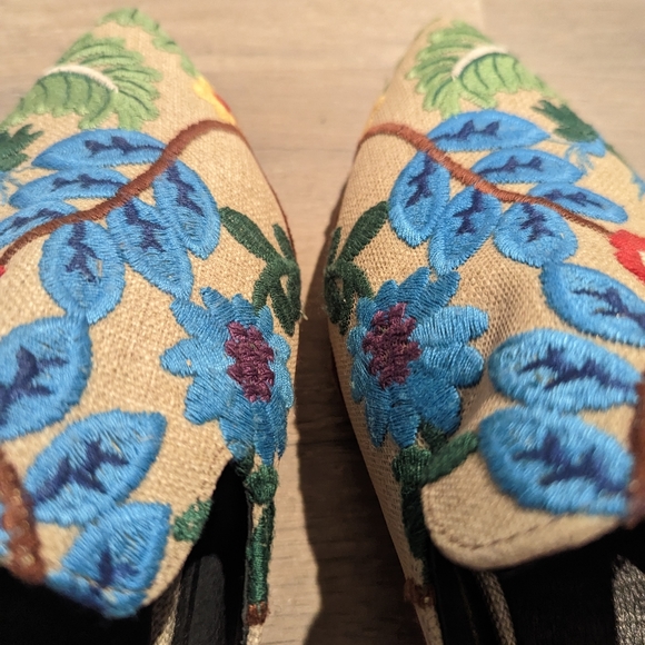 Intervalle Floral Embroidery Sandal- 39- EUC - Picture 4 of 5